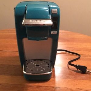 Teal Keurig K15 coffee maker - like new